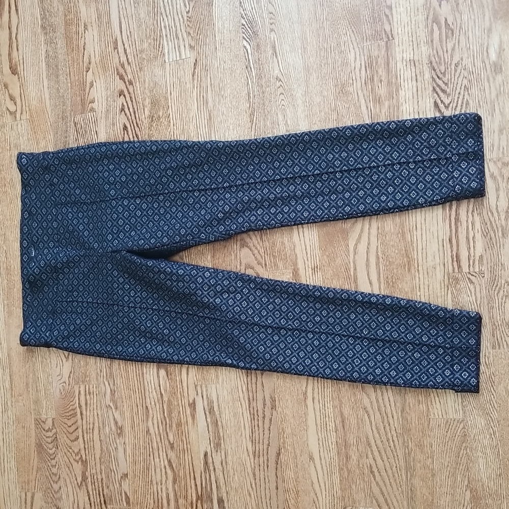 (12) Lord & Taylor Kelly Pull On Pant Metallic Thread Detailing Viscose Blend
